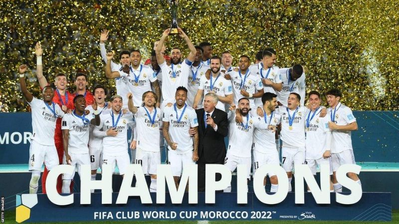 Đội vô địch FIFA Club World Cup nâng cúp