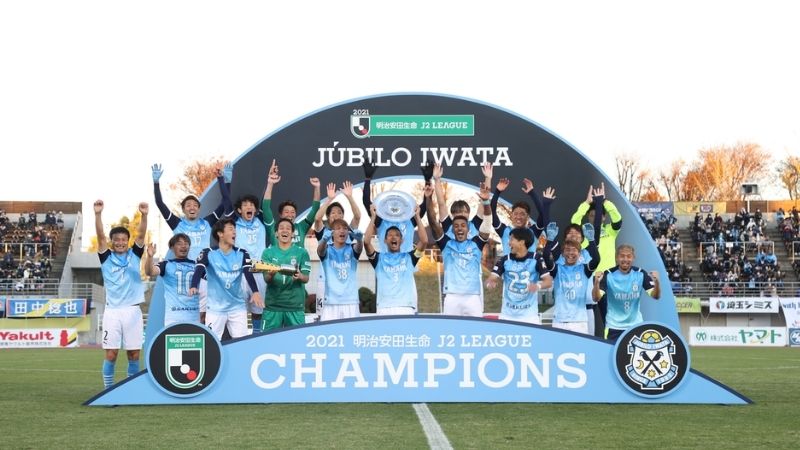 Các đội J2 League (Hạng 2 Nhật Bản) thi đấu qua mùa giải dài 38 vòng